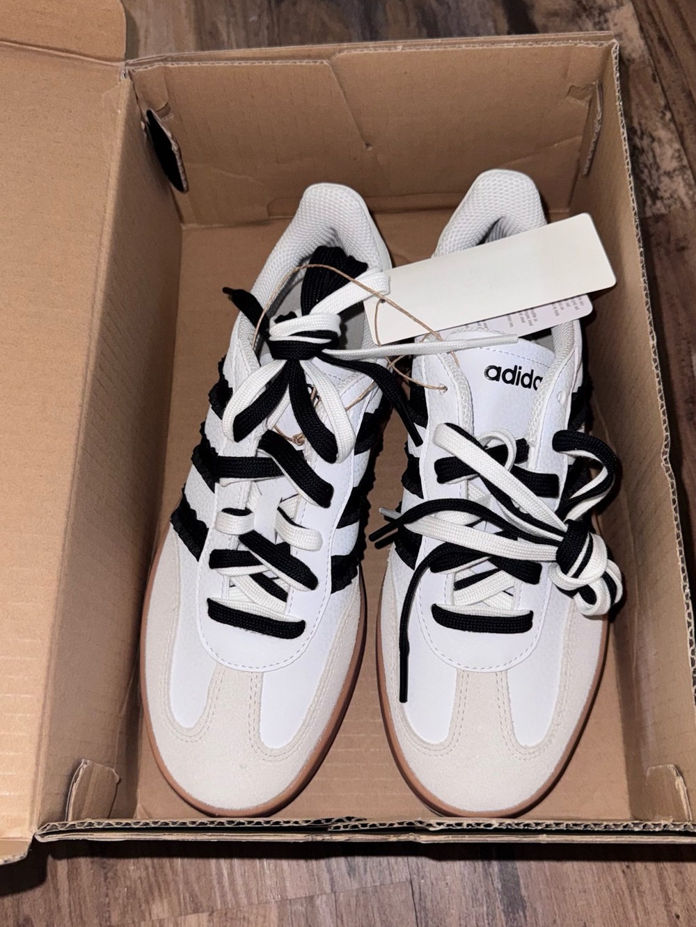 adidas White & Black Low-Top Barreda Sneakers - Picture 6 of 8